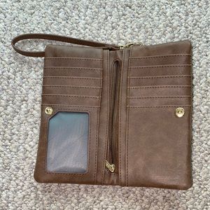 Like new/never used Leather wallet/wristlet/clutch